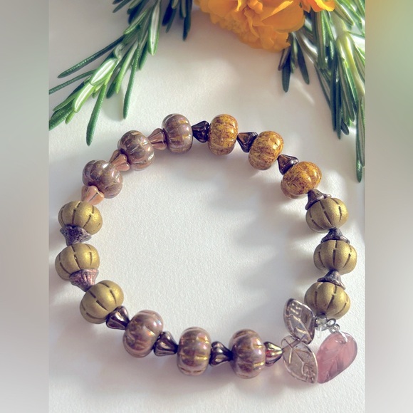 NWOT bracelet Pumpkins & Autumn Leaves rose Czech Glass, charms, stretch Osfm - Picture 8 of 9